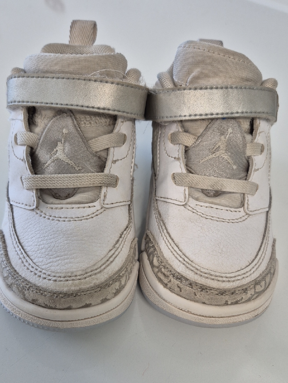 Nike Kids White and Silver Jordan Hook-and-Loop Sneakers